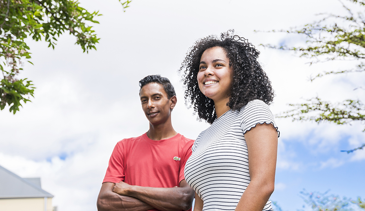 Deux habitants de Saint-André dans un parc